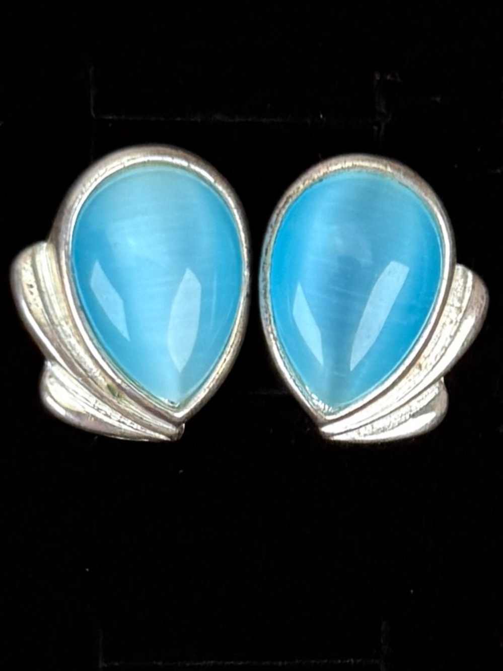Vintage Silvertone and Blue Clip On Earrings